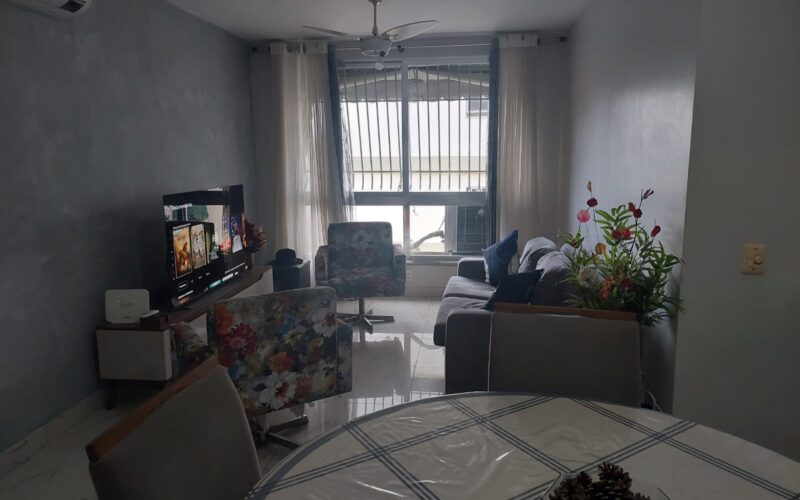 Sala em L, comportando perfeitamente 02 (dois ambientes.